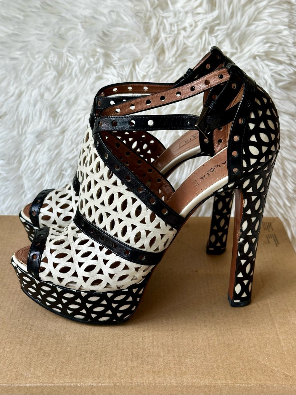 ALAIA Black White Leather Laser Cut Platform High Heel Sandals Size 39 Italy